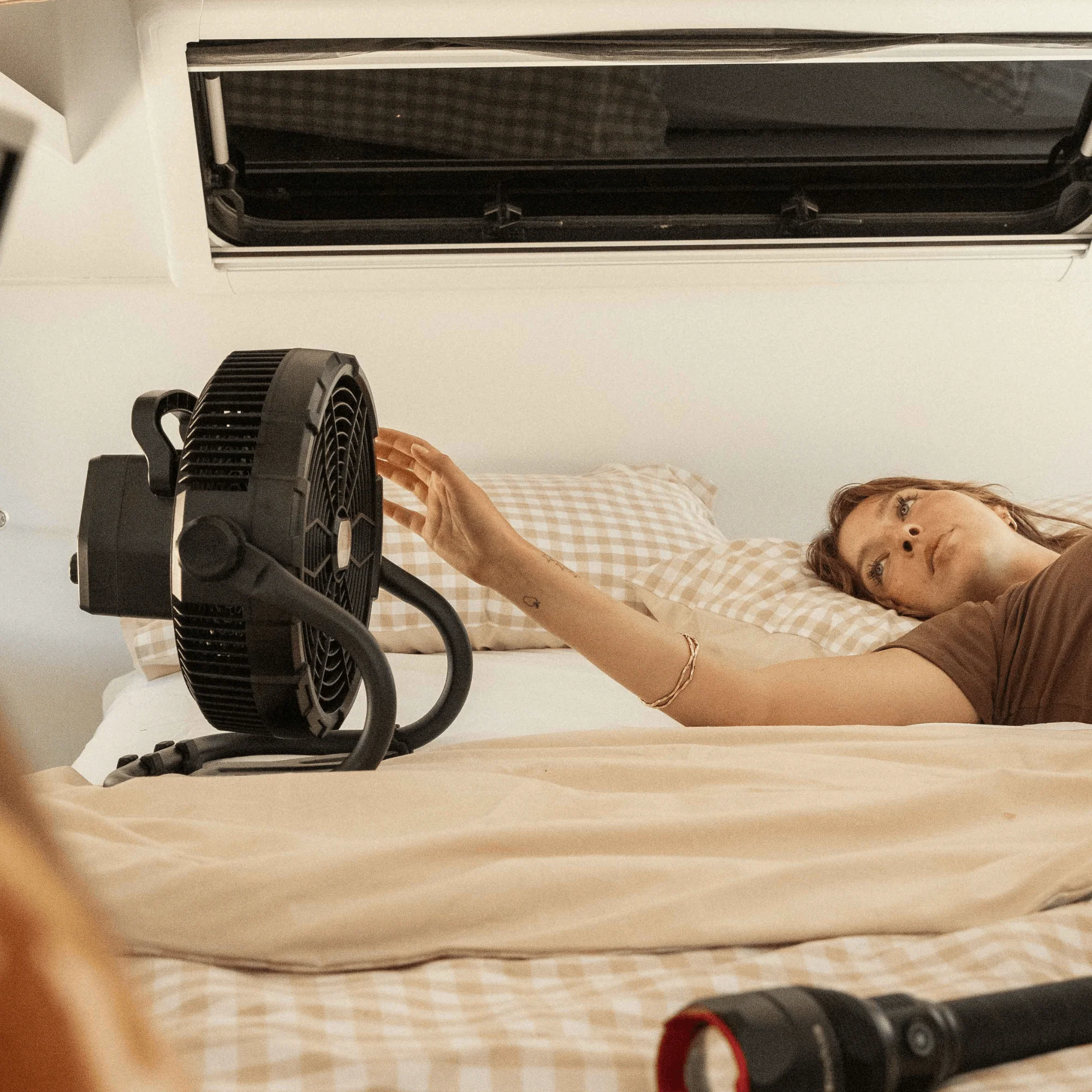 KickAss Brushless 300mm 28800mAh Camping Fan with Mosquito Function & light - Image 2